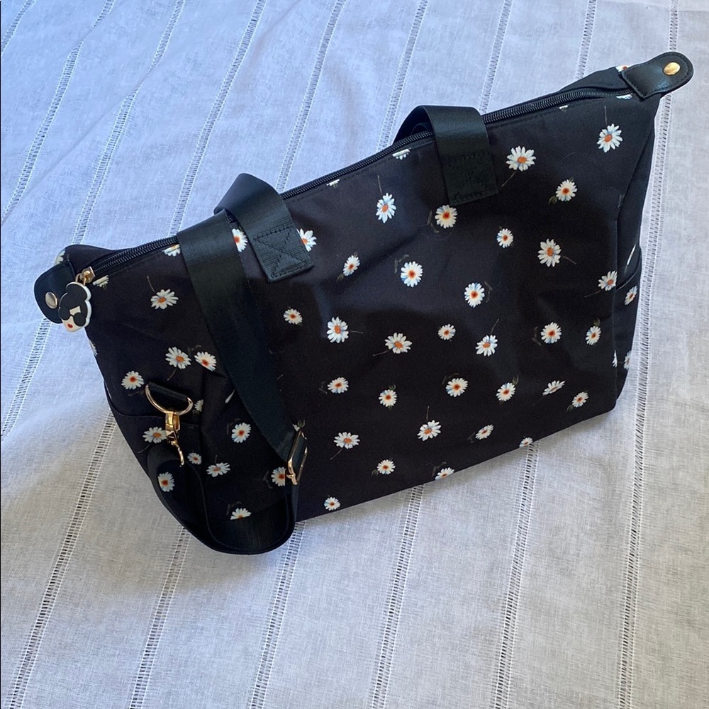 Alice + Olive X FABFITFUN DUFFEL Daisy Bag - Picture 5 of 11